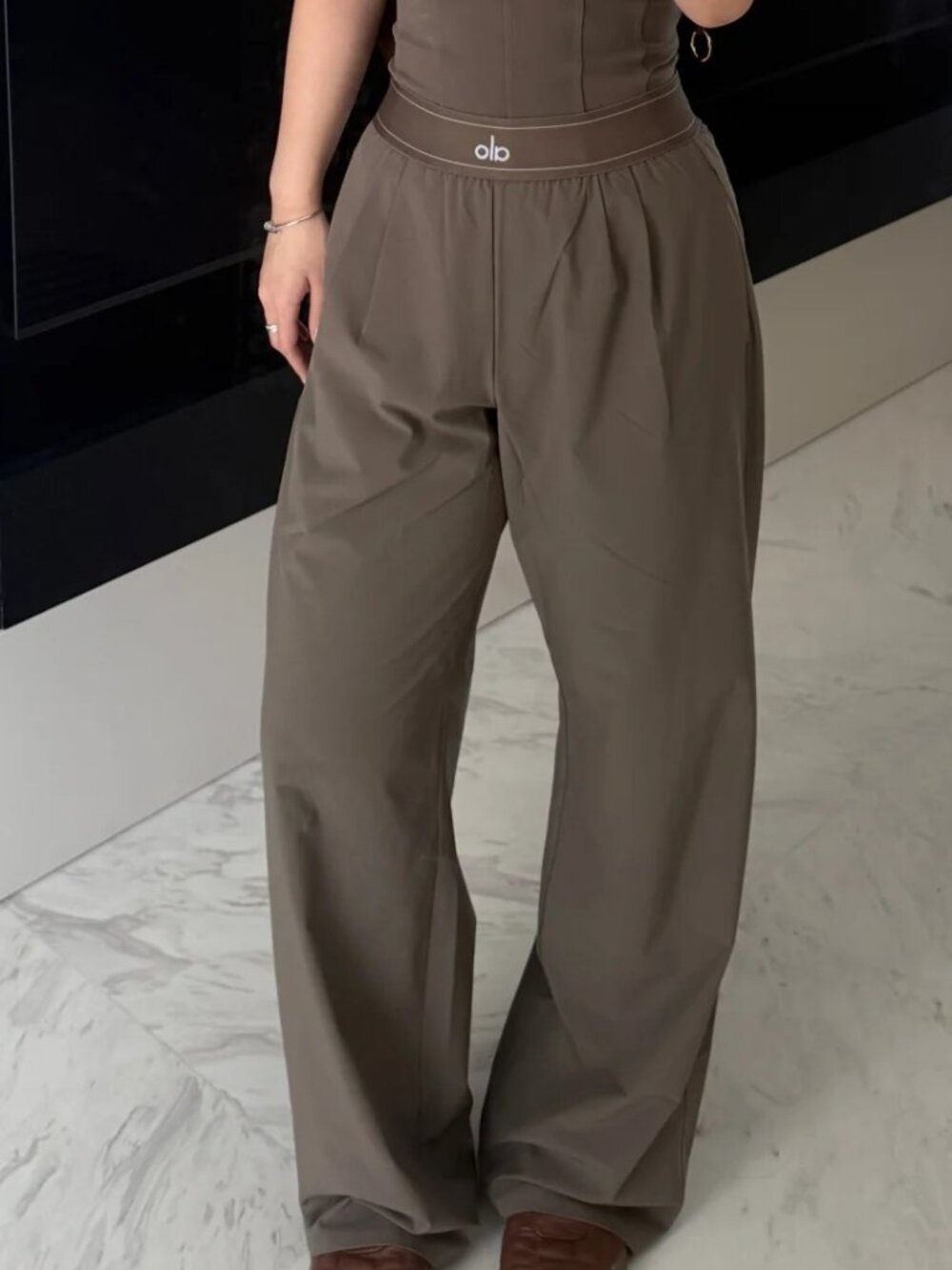 Regular 🤎 ALO Yoga Espresso Brown Wide Leg Trousers 😜 NWT | old money & luxury